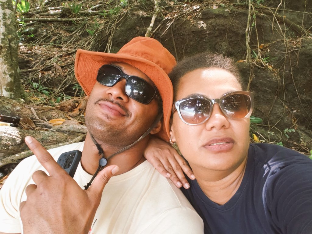 beckylevu's tweet photo. : Planned to spend few hours on the beach with my island friends last weekend. #DayOffMode #IslandLife #Workmates #TaveuniYanuyanuBulabula ❤️ https://t.co/TNziybvQ1k