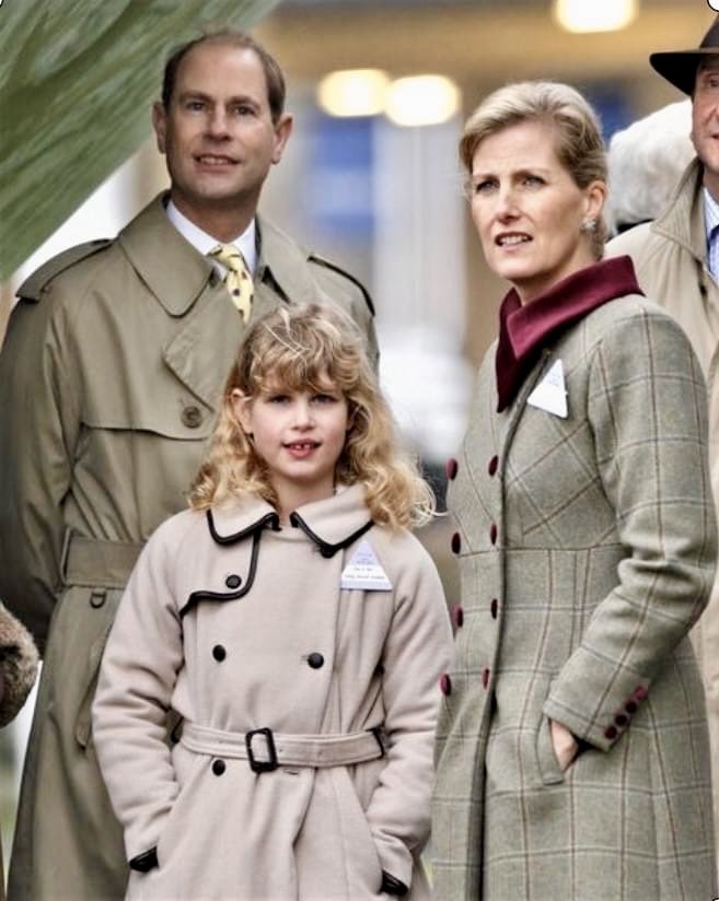 8 Nov 2003, Frimley, UK: Lady Louise Windsor was born to Prince Edward & Sophie, Earl & Countess of Wessex (now The Duke & Duchess of Edinburgh). Named for Louise in Canada is Lake Louise in southern MB. #canadiancrown #cdnhist #dukeofedinburgh @MBGov