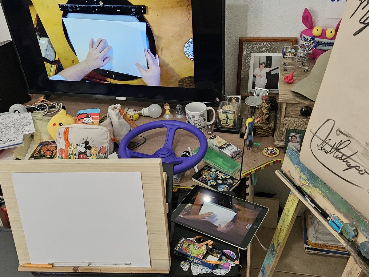 AdrielRestrepo's tweet photo. Ready for 2d traditional animation class! ✍️🏻 #creatureartteacher #traditionalanimation  https://t.co/dSCj4qfE6R https://t.co/J8YdekkSQZ