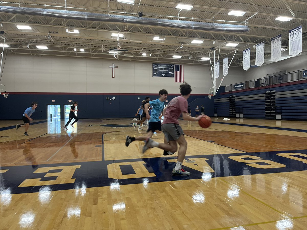 SDHSIntramurals's tweet photo. Basketball 🏀 intramurals have begun!!  @StDominicHS https://t.co/chfY0til6A