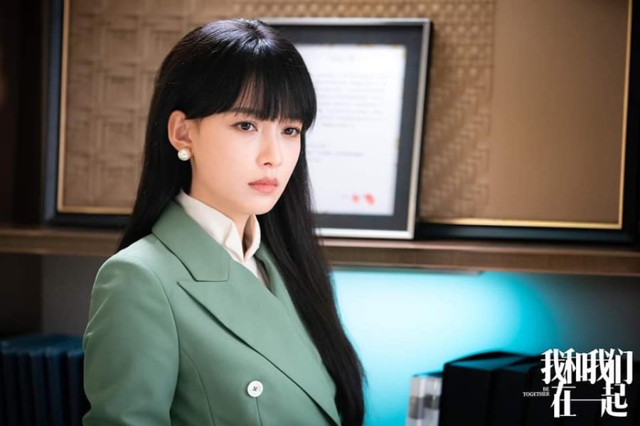 K_dramas_C's tweet photo. Estoy viendo #EstarJuntas por lo que os imagináis.
Efectivamente, está #VinZhang.
Aunque ella también me cae bien, es un personaje maduro y sensato, sin chorradas, con un noviazgo previo de 7 años. Quiero ver cómo se les acaba el largo amor para que entre el CEO a rematar... https://t.co/Hln2Avf4S8