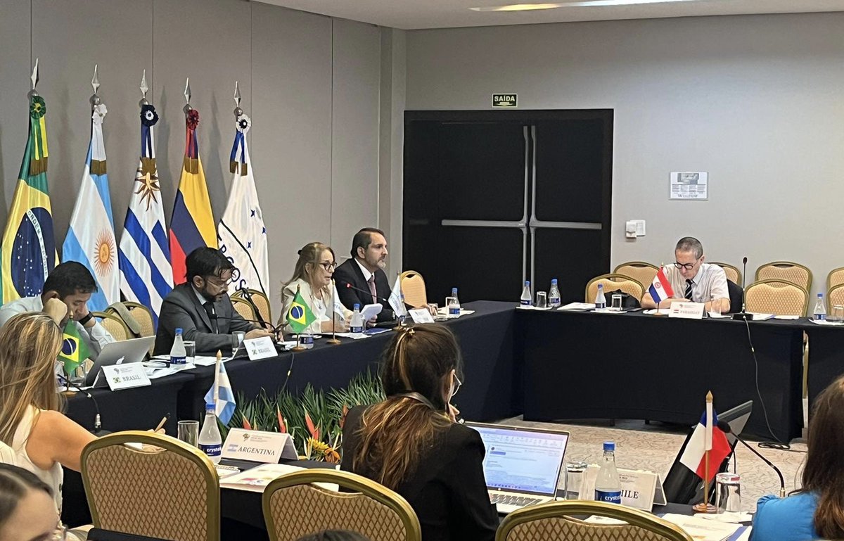ISMERCOSUR's tweet photo. #Reuniones| Durante la mañana del martes 7 de noviembre se llevó a cabo la Reunión del Consejo Directivo del Instituto Social del MERCOSUR.

▶️ Por la tarde, se realizó la Reunión del Grupo Técnico de la Reunión de Ministros y Autoridades de Desarrollo Social del MERCOSUR (RMADS) https://t.co/BKUQ39SxRz