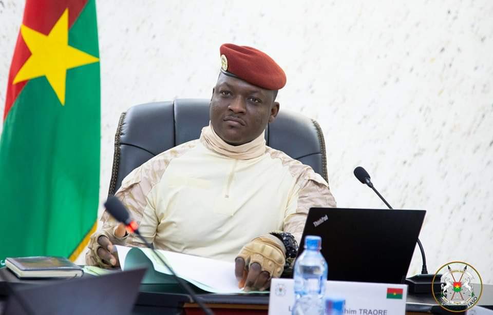 emmanutapsoba's tweet photo. #BurkinaFaso 🇧🇫 Conseil des ministres : le gouvernement retire les permis d’exploitation des mines de #Perkoa, #Guiro, #Yéou et #Kalsaka https://t.co/rixcFOvPng