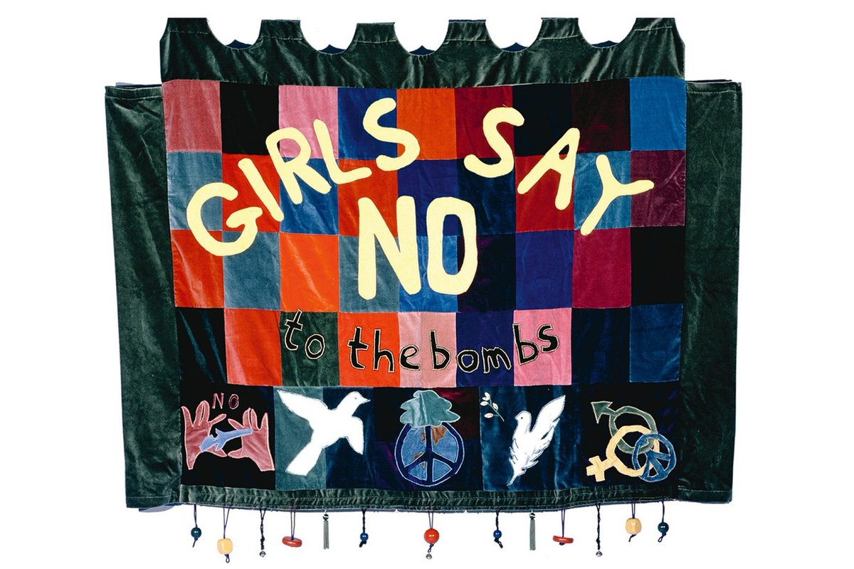 Been thinking (and lecturing) about the broad history of protest textiles. Here are 4 fave examples: Mary, Queen of Scots’ “A Catte” (<a href="/RCT/">Royal Collection Trust</a>), A.T. Casdagli’s sampler (private collection), Hannah Powell’s petition against execution (<a href="/LACMA/">LACMA</a>), Greenham Common banners (<a href="/PeaceMuseumUK/">The Peace Museum</a>)