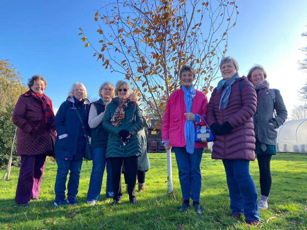 The sun was shining this morning in Stranraer as we met up with the fabulous Stranraer Community Gardeners who care for the community garden site at Galloway Community Hospital ☀️☀️ Nice to meet such a wonderful bunch and share our love of trees 🌳
