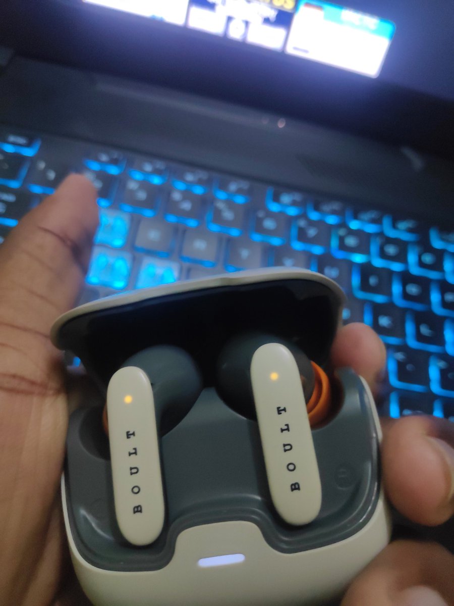 SKPV69's tweet photo. Received Boult z40 pro on 23-Oct-2023 on @amazonIN Connectivity issues worsened after 2 weeks, stopped working today. Restarted once, but trust shaken. Need urgent replacement for 1300 rupees. Disappointed with quality from an Indian brand.@BoultAudio #ProductIssues #boultz40pro https://t.co/8QKdetkh0R