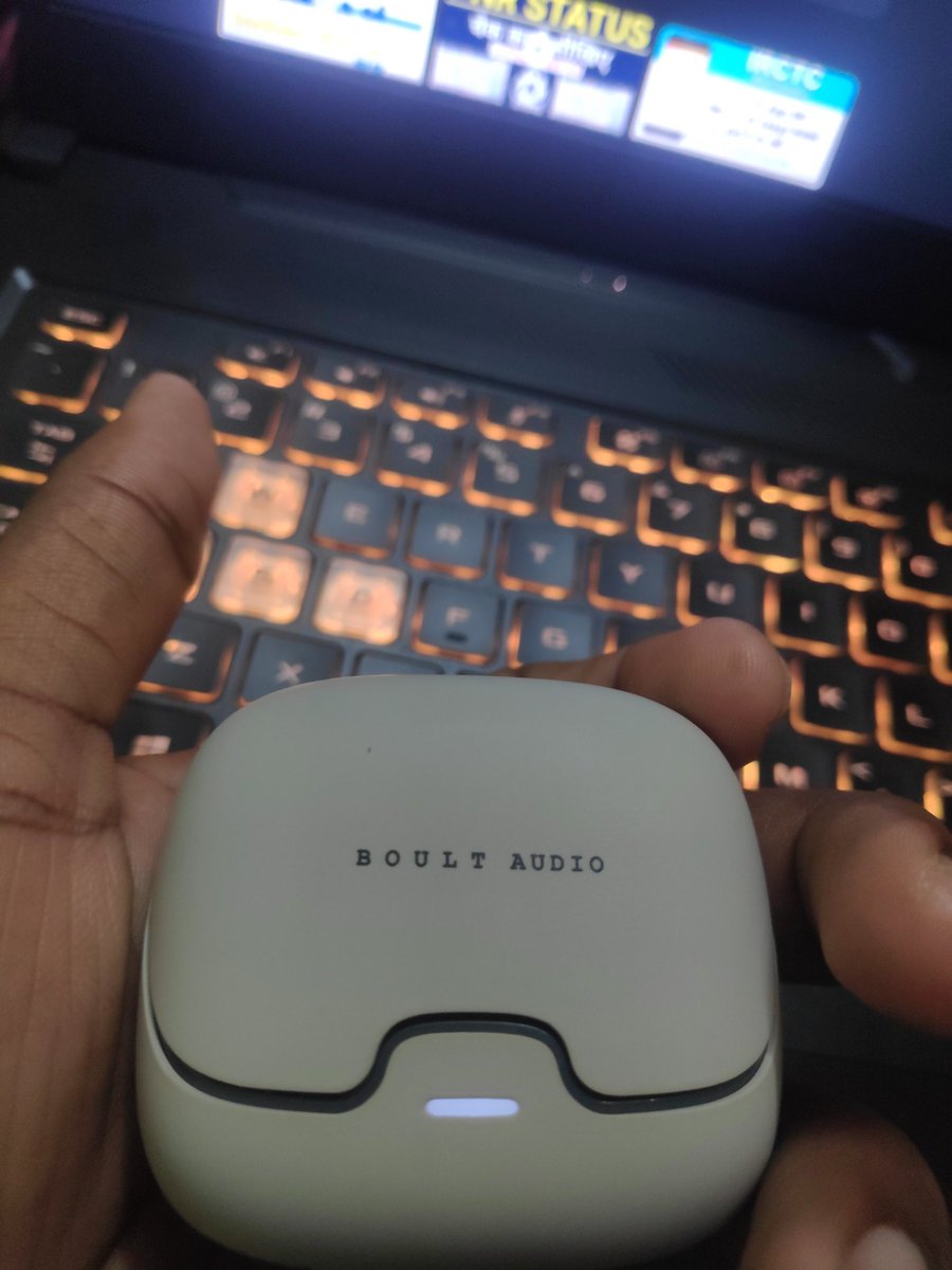 SKPV69's tweet photo. Received Boult z40 pro on 23-Oct-2023 on @amazonIN Connectivity issues worsened after 2 weeks, stopped working today. Restarted once, but trust shaken. Need urgent replacement for 1300 rupees. Disappointed with quality from an Indian brand.@BoultAudio #ProductIssues #boultz40pro https://t.co/8QKdetkh0R