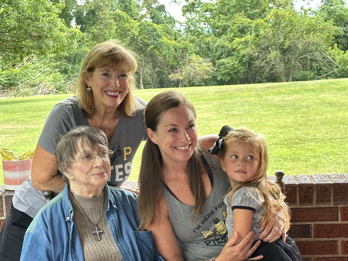 kaleena624's tweet photo. @KDKA  @KristinEmery celebrating these lovely ladies on Saturday.   They all share birthdays on Nov 21st.  My mom (turning 90) my sister in law, my niece and my great niece. https://t.co/kn9abESUFT