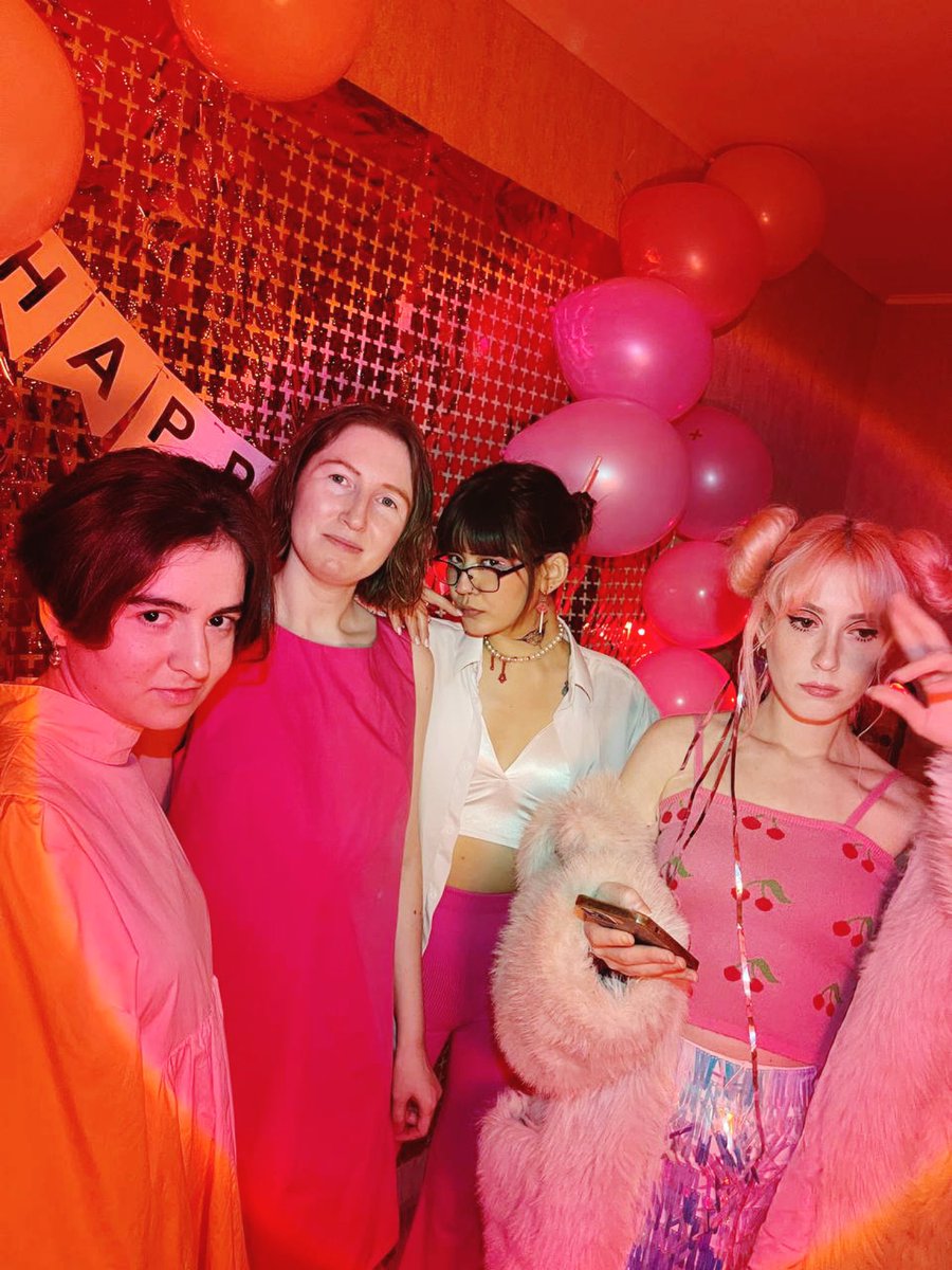 якọв tweet media