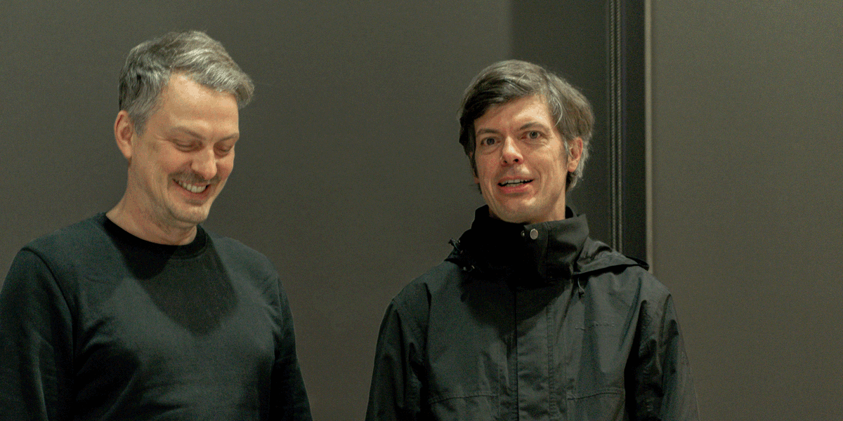 8.11.2023 – Wismarer DIAlog mit mit Jens Wunderling und Patrick Kochlik, Interaktionsstudio Syntop, #Berlin, zum Thema "Index – Digitale Medien in der #Gestaltung" heute beim Wismarer DIAlog. Hier kurz vor dem Vortrag.

Mehr unter syntop.io

Danke! #fghaswismar