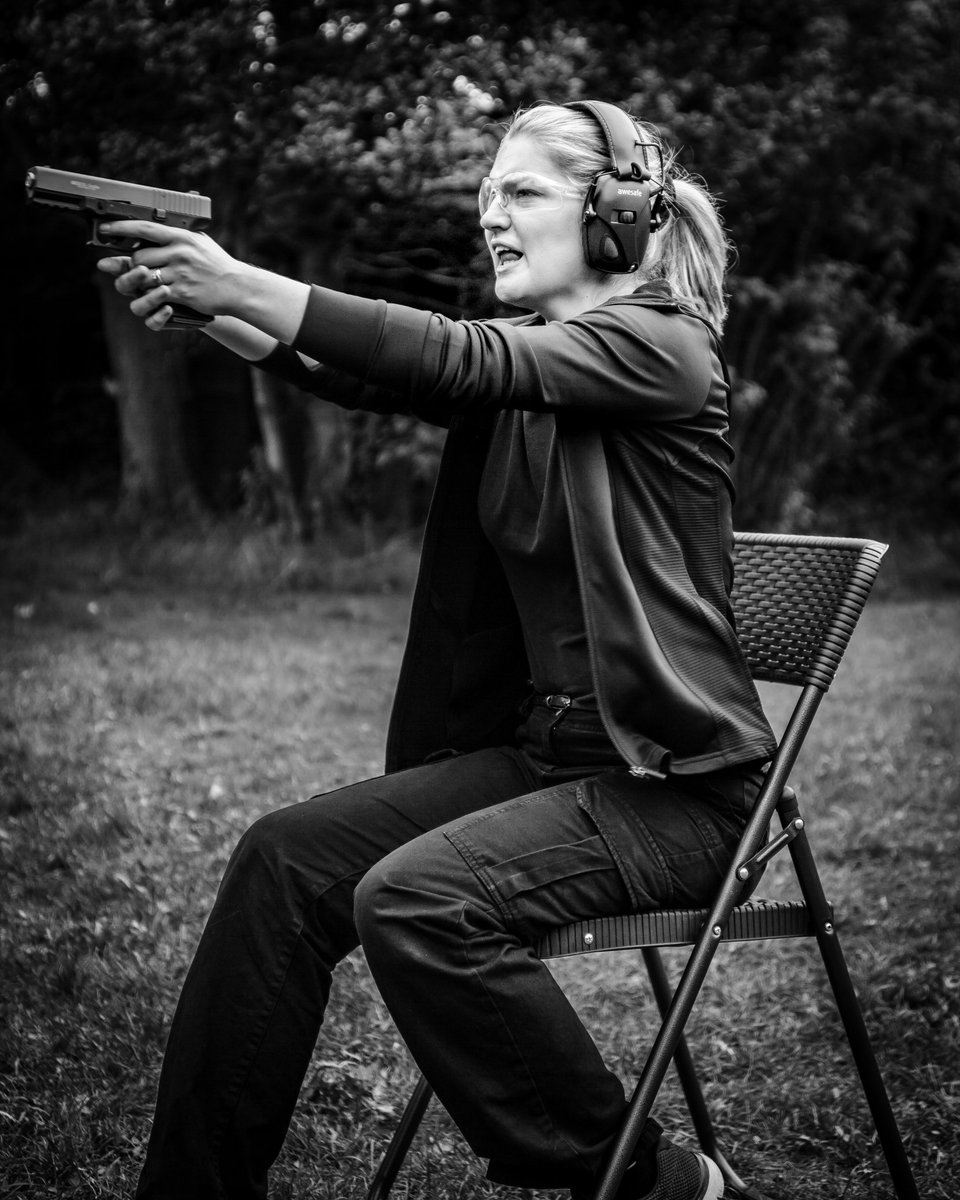 TVCopsUK's tweet photo. @megan_relph #PewPew #ArmedPolice #DrawFire https://t.co/JP2i0Zyn2p