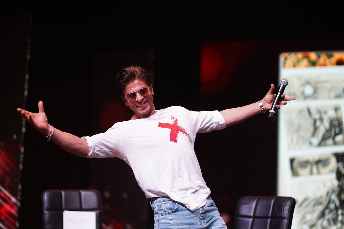 iamsrkclub's tweet photo. Thank you all for being you, for spreading your warmth, and for making #SRKDay a day to remember for a lifetime!🥰🤗😊

#SRKDay2023 #SRK https://t.co/rg4faKgvhs