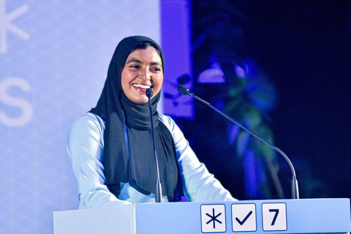 athyabbas's tweet photo. ހިންގުންތެރި ޒަމާނީ ހެޔޮ ބަދަލް ގެނެވޭނީ އަންހެން ޑިމޮކްރެޓުންގެ ލީޑަރުކަމަށް ފާތިމަތު ހަމްދާ . އެ ހެޔޮ ބަދަލަކީ މާދަމާގެ އަންހެނުގެ ޖީލު ބޭނުންވާ ހެޔޮގޮތް. ރިވެތި ސީދަ ސާދާ ގޮތް އަންހެންވެރިންނަށް. 
#ފާތިމަތުހަމްދާ🩵
#WeTheDemocrats
#vote4hamdha✅ @FathmathHamdha https://t.co/HLy9w8r7FA
