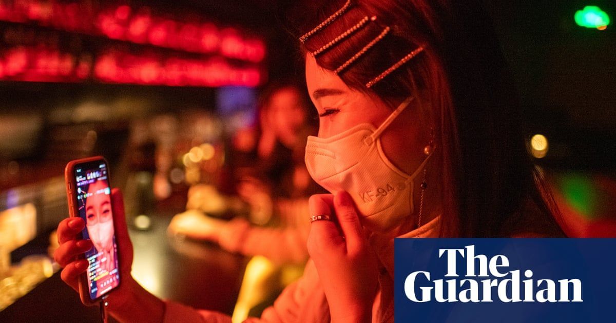 How Chinese influencers use #AI digital clones of themselves to pump out content Questions over honesty and legality as livestreamers, particularly in online shopping, use avatars to boost their earnings buff.ly/40uKLTx @guardian @amyhawk_ Cc @CurieuxExplorer @psb_dc