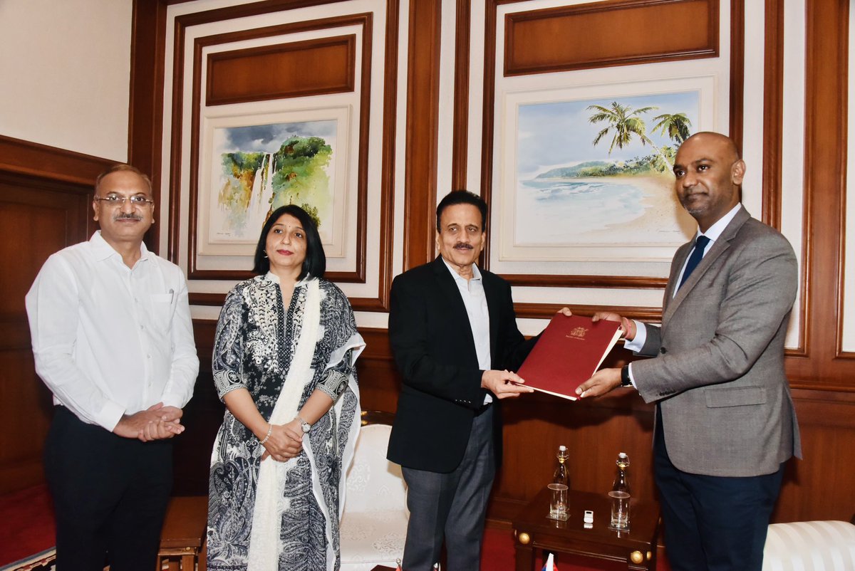 Mauritius and Maharashtra signed an agreement for joint promotion of tourism.This MoU,signed for Maharashtra by Hon Girish Mahajan ji,paves the way for stronger cooperation between Mauritius, Maharashtra and India on tourism & investment. #ConsulateMauritius #Mauritiustourism🇲🇺🇮🇳