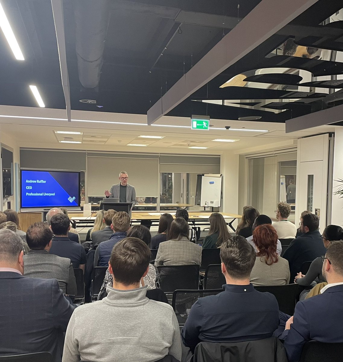 IanFord_'s tweet photo. A full office for tonight’s @ProLiverpool #LeadHere kick off event @ArupLiverpool 

It was great to see so many early-career professionals wanting to enhance their knowledge and networks. 

Thanks to @liamrobinson24 @lpoolcouncil for speaking and supporting the event too. https://t.co/8CeZAVJ2sf