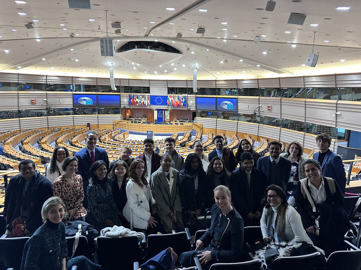 Stéphane Bijoux (@stephanebijoux) on Twitter photo Ils sont l’Europe des Talents ✨
🇪🇺Très heureux d’accueillir à Bruxelles les étudiants de l’ <a href="/Univ_Reunion/">Université de La Réunion</a> rencontrés le mois dernier aux #ErasmusDays à La Réunion.
Ils sont courageux et intelligents : nous avons besoin d’eux, de leur volonté d’engagement et de leurs rêves Ils sont l’Europe des Talents ✨
🇪🇺Très heureux d’accueillir à Bruxelles les étudiants de l’ <a href="/Univ_Reunion/">Université de La Réunion</a> rencontrés le mois dernier aux #ErasmusDays à La Réunion.
Ils sont courageux et intelligents : nous avons besoin d’eux, de leur volonté d’engagement et de leurs rêves