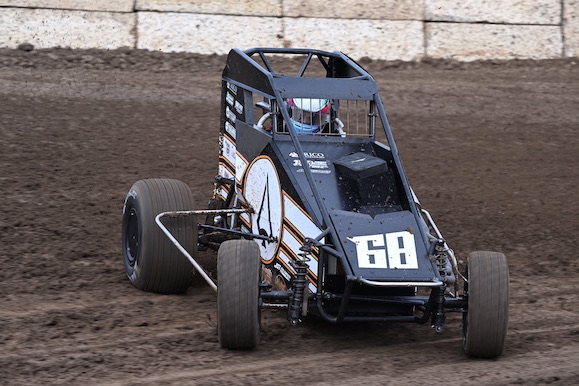 USACNation's tweet photo. .@chancecrum26 will drive the Six8 Motorsports #68 for the November USAC swing.

The Washingtonian joins the team for six USAC @NosEnergyDrink National Midget races.

▪️ Nov 14: @BAKOSPEEDWAY
▪️ Nov 17-18: @pvillespeedway
▪️ Nov 21-22: @Merced_Speedway
▪️ Nov 25: @ventura_raceway https://t.co/LfqULaxw3f