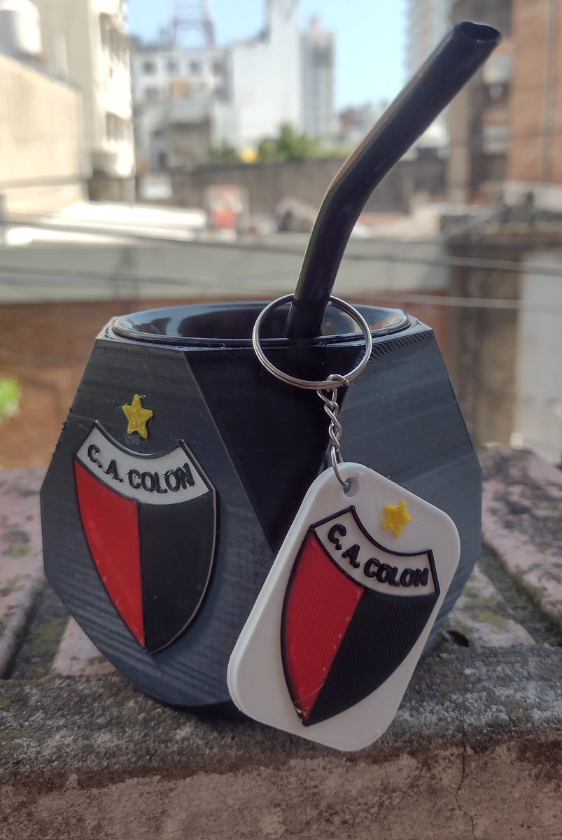 nicoo99martinez's tweet photo. VENDO LLAVEROSSS

El domingo llevo pedidos a la cancha, manden consultas al privado sin problema.

$400 el llaverito, un regalo, comprenmeee ❤️🖤

Me ayudan con un RT?

(los mates también vendo eh $3000 y lo puedo personalizar) https://t.co/1WAY48ZxUF