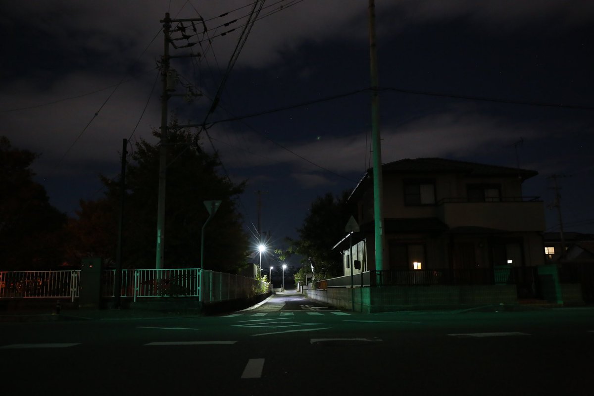 fuotorizo's tweet photo. 満月の交差点 https://t.co/O0RvgDxWmF