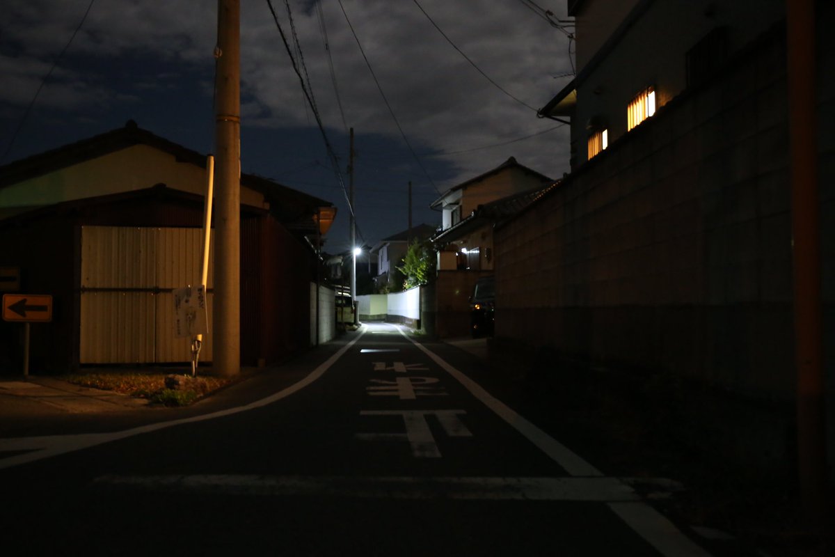 fuotorizo's tweet photo. 満月の交差点 https://t.co/O0RvgDxWmF