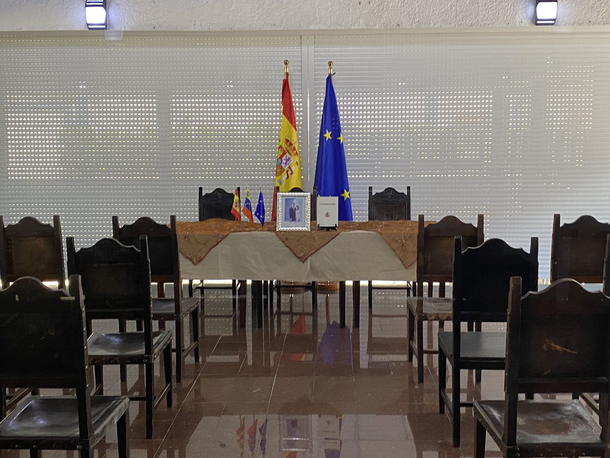 ConsEspLecheria's tweet photo. Todo listo en los salones Ribeira Sacra y Rías Baixas del Centro Gallego de Lechería para la toma de huellas para pasaporte, recepción de expedientes de la Ley 20/2022 y entrega de literales a nuevos ciudadanos esosñoles por Ley de Memoria Democrática. https://t.co/psXoq1mZzV