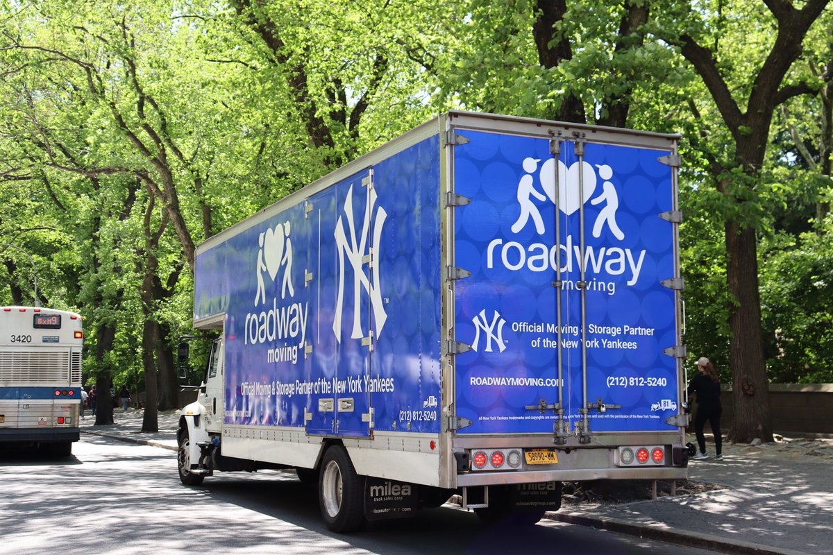 Our moving truck cruising through NYC, ensuring you a seamless relocation. Whether you're moving uptown, downtown, or out of town, you can trust Roadway, your #1 mover in the city to navigate through the streets and transport your belongings safely 🚚

#roadwaymoving