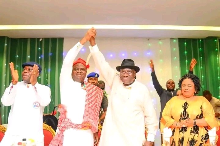 SymplyBethsheba's tweet photo. Today at Otuoke, former President Goodluck Jonathan endorses @govdouyediri for second tenure. Says he will join his people to massively support him to ensure he completes his 8 years.

#YESDIRI https://t.co/67eAL81Ey5