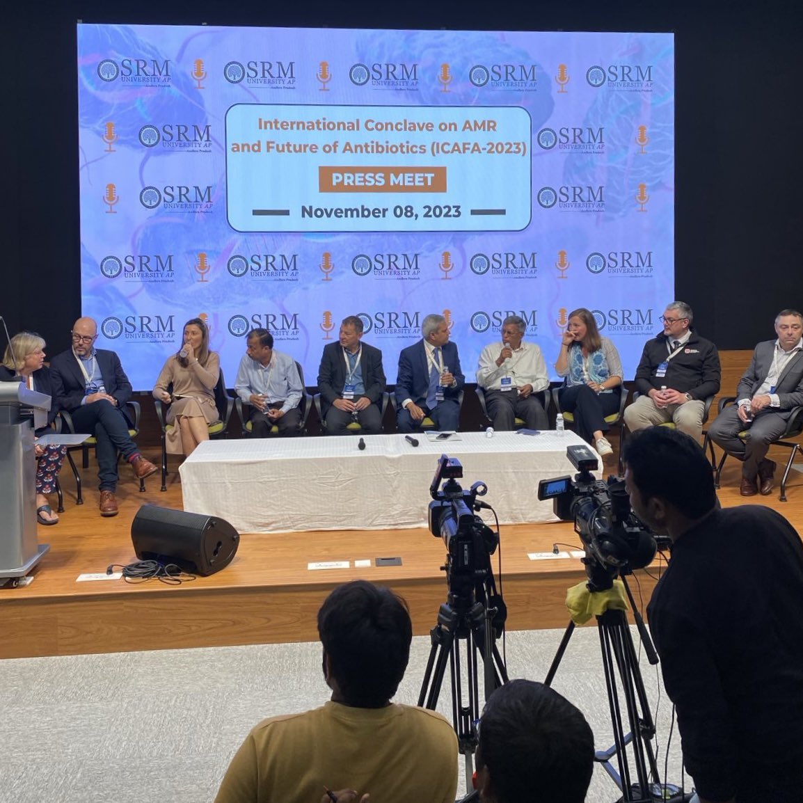 simondocvet's tweet photo. @IUK_KTN #OneHealth #AMR GEM in India ๐ Day 3: we travelled out of Vijayawada to visit the fab new campus of @SRMUAP. I gave a keynote on Investing in #AnimalHealth to support #OneHealth at the International Conclave on AMR and the Future of Antibiotics #OneVeterinaryCommunity https://t.co/M00VmDCSvS