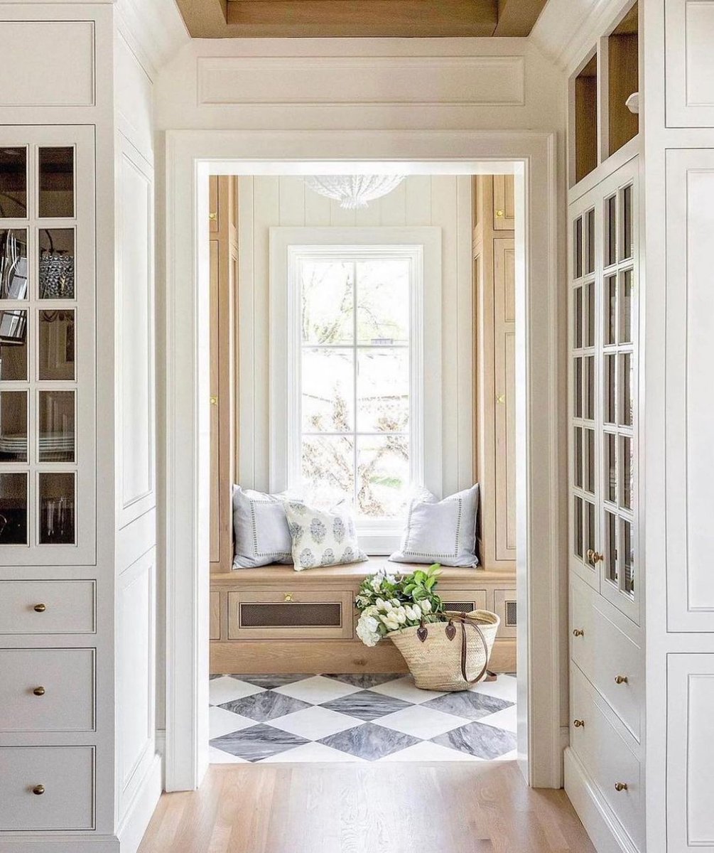 Checkmate! ♟️ These tiles win when upgrading your space.

Floor tiles can bring a classic feel and an eye catching design to your home! 🖤🤍 

#homedesign #homedesignideas #dreamhome #sanfranciscorealtor #tiles #tiledesign #luxuryhome #blackandwhite #modernfarmhouse #dreamkitchen