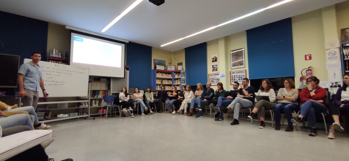 Els i les docents d'Alella reflexionem sobre benestar emocional i salut mental: detecció, prevenció, recursos, mites, acompanyament... <a href="/ajalella/">Ajuntament d'Alella</a> <a href="/InsAlella/">INS Alella</a>
