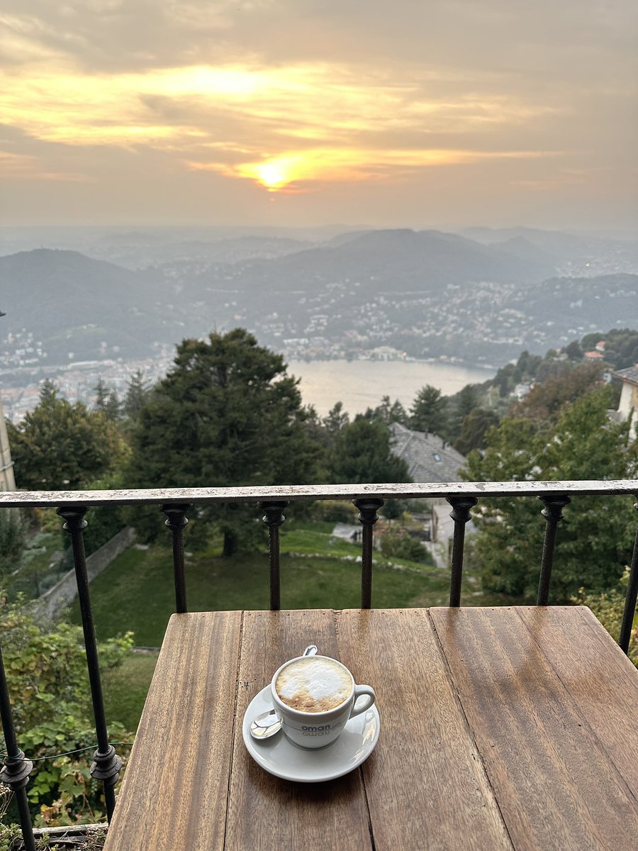 -

جمال بحيرة #كومو في ايطاليا 🇮🇹🛥️.