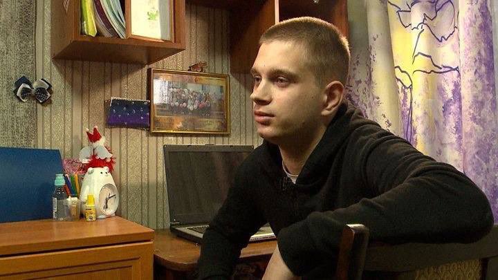 andrewofpolesia's tweet photo. A teď si ukážeme na jeden z největších hnusů, co Rusové páchají. Tohle je 17letý Bohdan Jermochin. Je z Mariupolu. Rusové ho deportovali do Ruska a dali do náhradní rodiny.

Bohdan se chtěl vrátit zpátky na Ukrajinu přes Bělorusko. Jenže ho zadrželi a vrátili zpět.

Teď mu přišel povolavaci rozkaz do ruské armády, kam se má hlásit v lednu, až mu bude 18.
