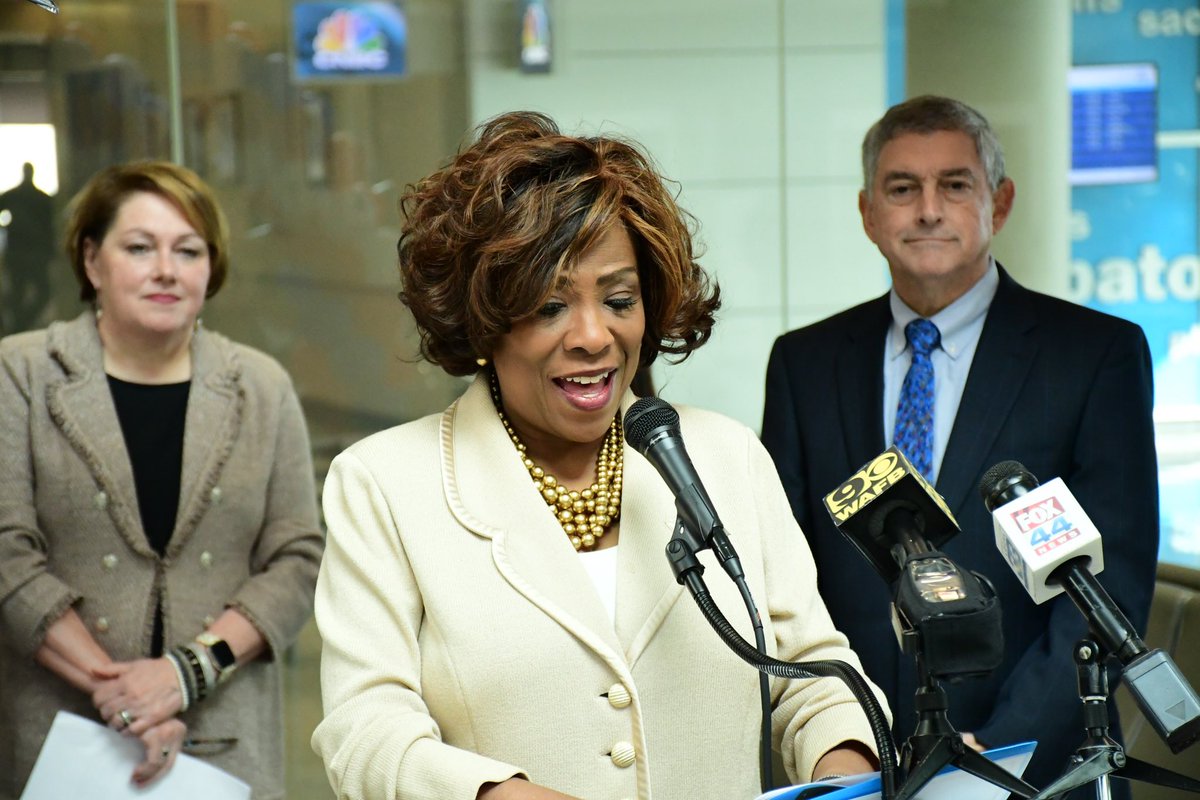 MayorBroome's tweet photo. Help us keep the crucial link between Baton Rouge Metro Airport (BTR) and Reagan National Airport (DCA). I prioritize BTR for City-Parish travel, and I invite you to join me in using this service for Washington D.C. trips. Let's maintain Baton Rouge's connection! #FlyBTR 🛫✨ https://t.co/IkgxOhExyW