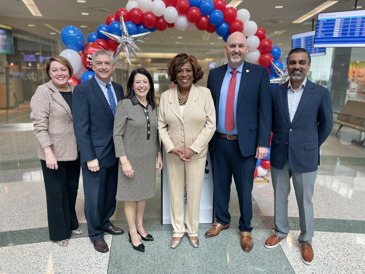 MayorBroome's tweet photo. Help us keep the crucial link between Baton Rouge Metro Airport (BTR) and Reagan National Airport (DCA). I prioritize BTR for City-Parish travel, and I invite you to join me in using this service for Washington D.C. trips. Let's maintain Baton Rouge's connection! #FlyBTR 🛫✨ https://t.co/IkgxOhExyW