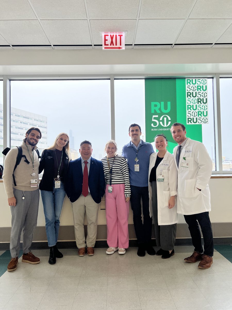 md_eun's tweet photo. Thank you, residents and faculty @RushUrology for the kind invitation for Visiting Professorship. Chicago is known to be a bit chilly but not when the hospitality is so warm &amp; personable. Tie is off, sleeves rolled up enjoying Chicago style Portillos hot dogs before flying to PHL https://t.co/mi5YrobrIP