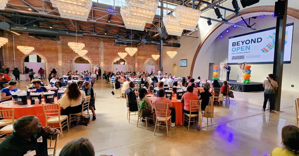 JoseDAlvarez's tweet photo. Celebrating entrepreneurship and @CLTgov's #CorridorsofOpportunity businesses @BeyondOpenCLT grantees (phases 1 and 2).
Impact so far for Round 1:
- 453 jobs retaied.
- 214 jobs created.
- $1M in average added revenues.
And the best is yet to come!
#BeyondOpenCLT https://t.co/nlp7e0zNU1