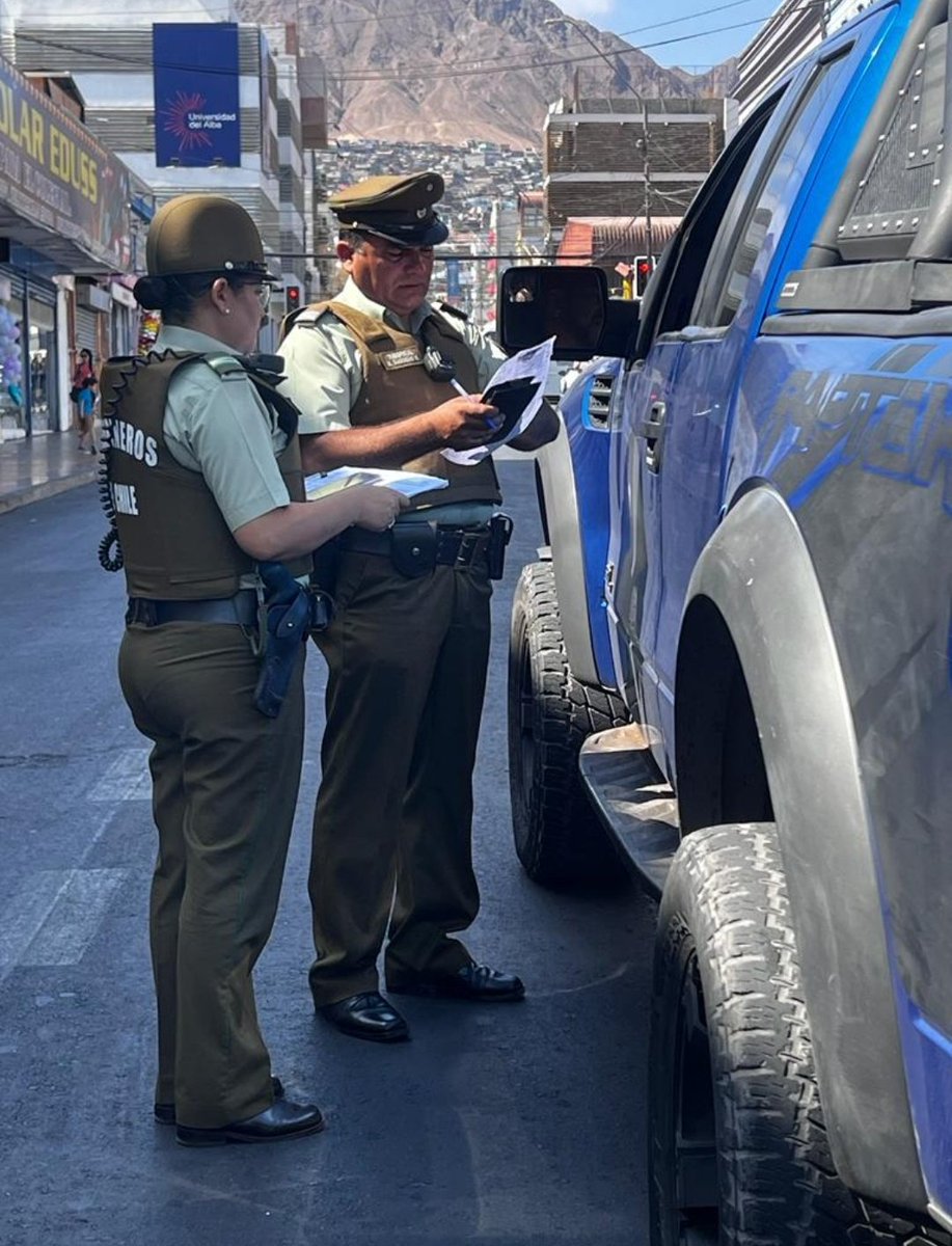 CarabAntof's tweet photo. #Antofagasta: Carabineros realiza sus preparaciones de turno en lugares públicos para  salir a patrullar las calles del sector céntrico y alrededores, esto para dar seguridad a nuestros vecinos.
#CarabinerosDeTodos https://t.co/CAOssivpnJ