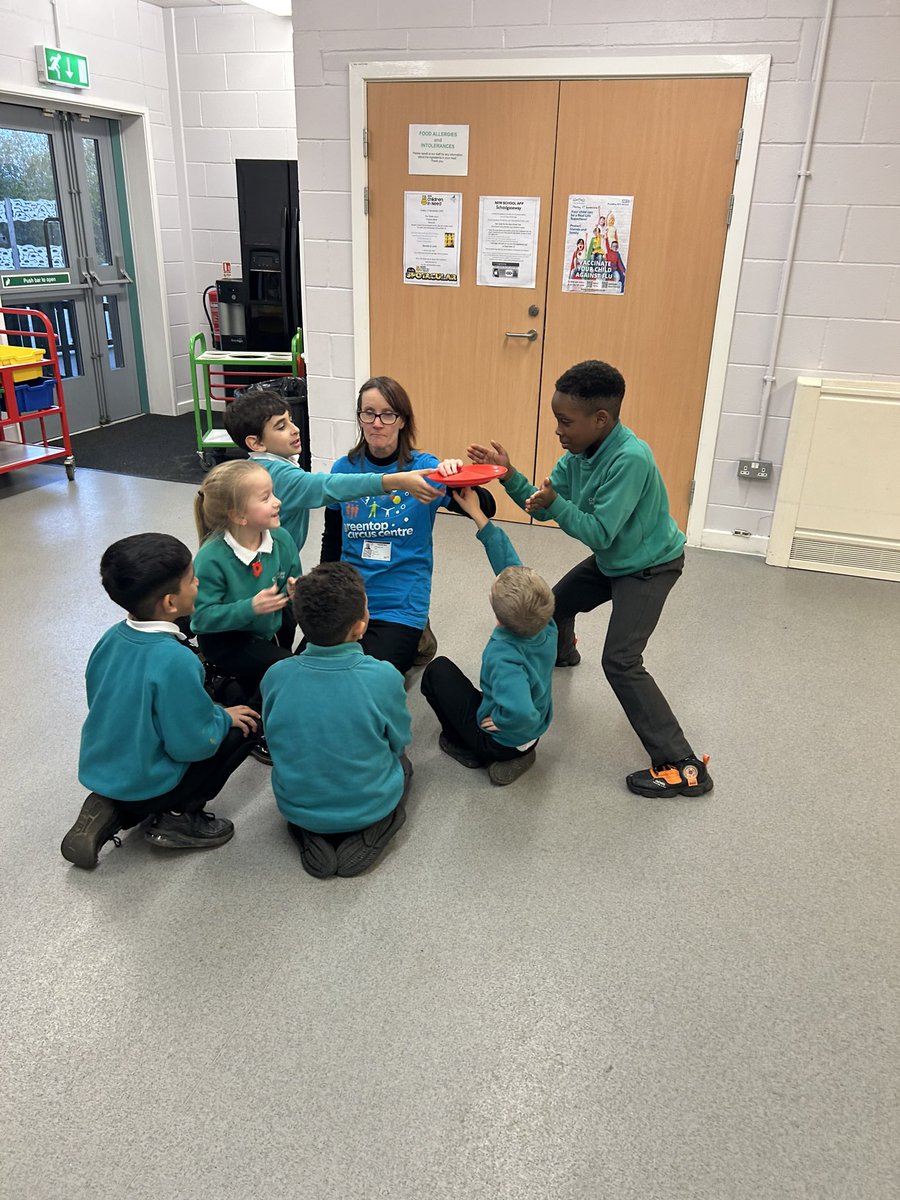 ColeridgeSchool's tweet photo. What an amazing few tricks we have learned tonight with @GreentopCircus We can’t wait until next week to see how many plates we can spin at the same time 🎪 @ExtSchLEARNERsT https://t.co/zcFfij5Lcf