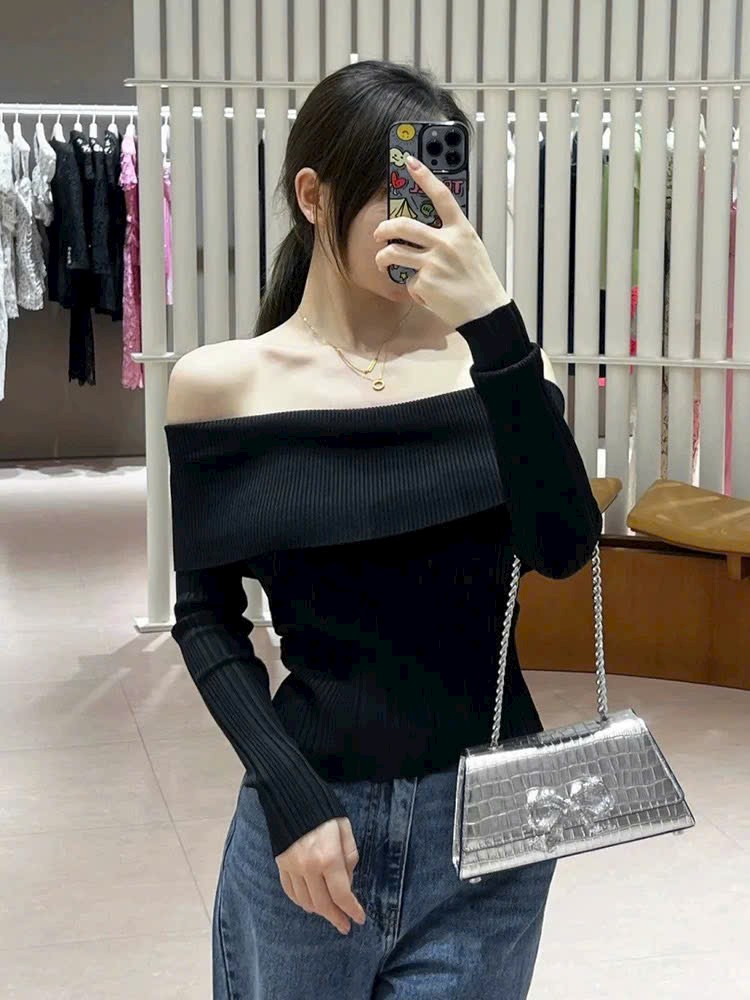 Bạn cho rằng mình không biết gì, nhưng đến khi không thể dựa dẫm vào ai được. Bạn sẽ biết tất cả.
P/s: sẽ có những đoạn đường bạn vừa đi vừa khóc. Nhưng mà bạn đừng lo. Mọi chuyện rồi sẽ ổn thôi.