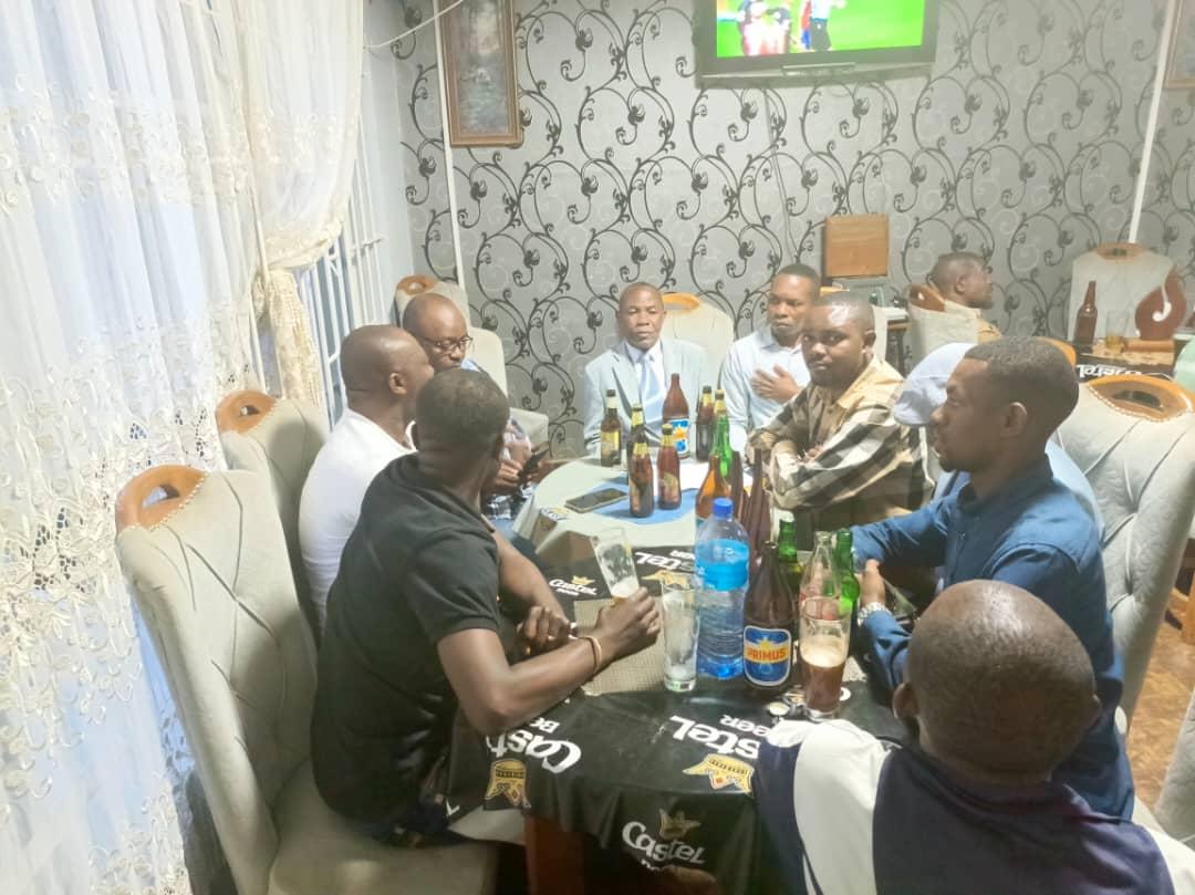YannickNcuro243's tweet photo. En prélude d'1 descente musclée de face à face avec les électeurs, une réunion tripartite a regroupé le  #SIDEMU, le #CAJB et la #FBSG(chère au provinciale Gilbert Shamamba)ce mercredi 08/11/2023. Tous unis pour la victoire du n°13 @JacquesBANYWESIZE @VitalKamerhe1 @BillyKambale1 https://t.co/1MQAszZOt0