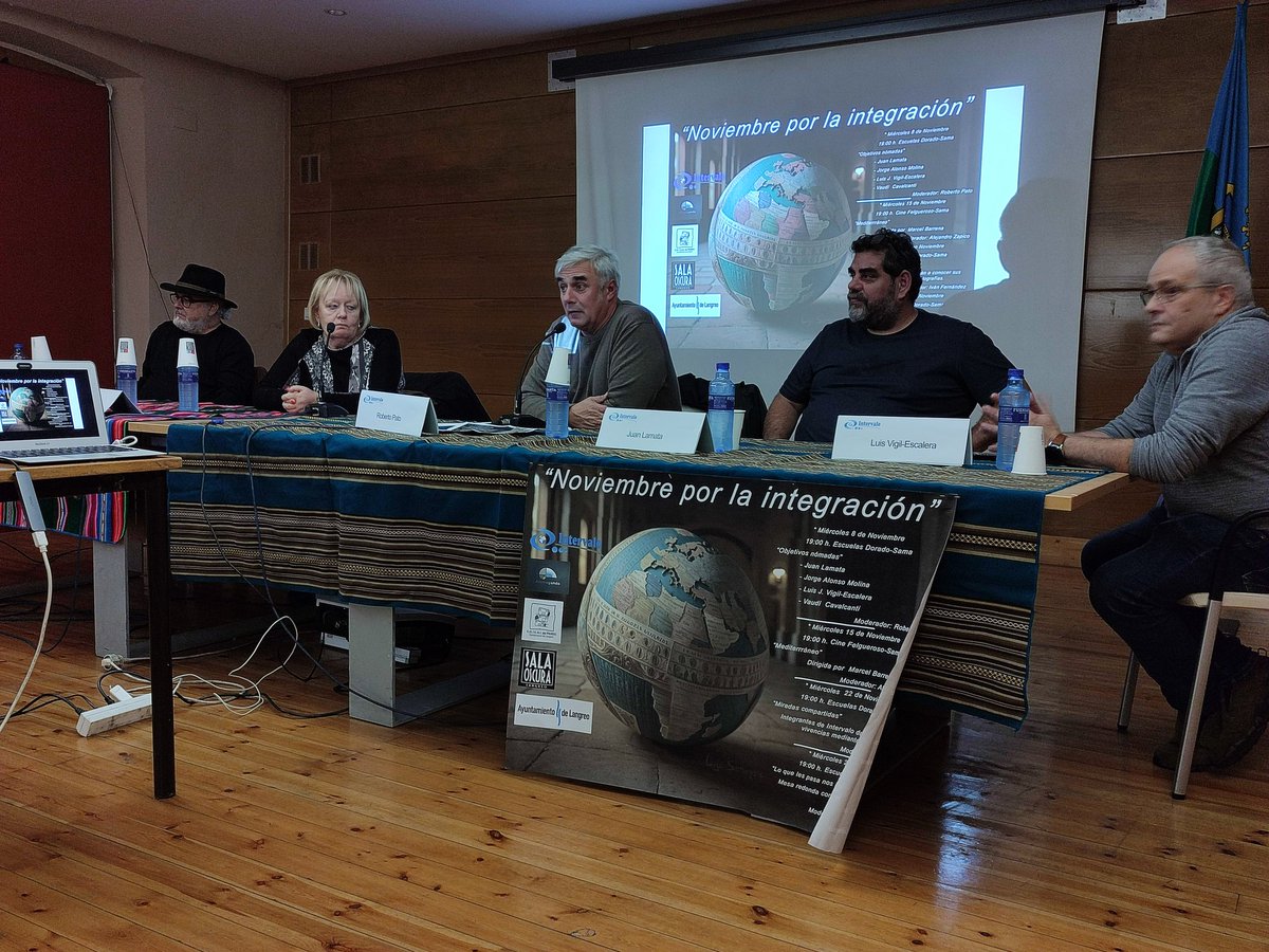 Asoc_Intervalo's tweet photo. Empezamos la presentación de #NoviembrePorLaIntegración2023.
Primer acto "Objetivos Nómadas", en las que veremos el trabajo de tres monstruos de la 📸, #JuanLamata, #LujoSemeyes y #JorgeAlonsoMolina, Y nos amenizará el acto #VaudiCavalcanti con su música. Modera #RobertoPato. https://t.co/e4AaRZTfDI