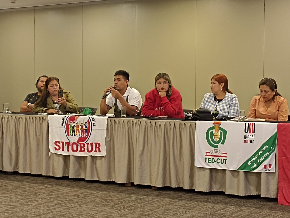 uniamericas's tweet photo. Estamos en 🇵🇪 junto a nuestras afiliadas,  intercambiando experiencias en el encuentro sindical por el combate a la violencia de terceros en el sector servicios.

✊🏽¡Arrancamos lanzando una encuesta para medir el impacto de este problema en el sector servicios! https://t.co/CHLAJXctQs