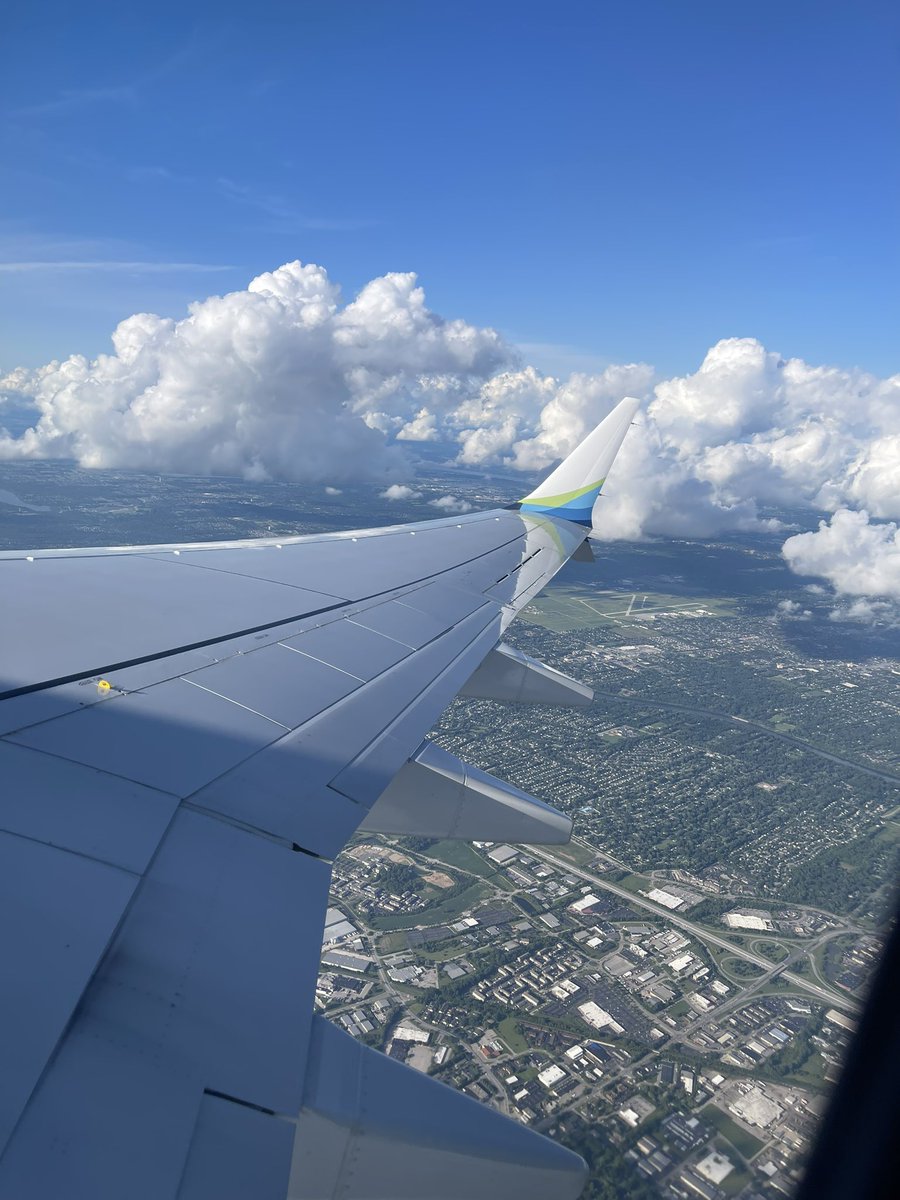 AviationAndDogs's tweet image. A few of my favorite wing pics from the ASQX ramp at @flySEA to takeoff from @columbusairport  #WingWednesday #flySEA #FlyCMH ✈️