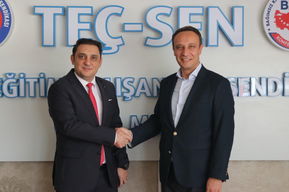 Bugün TEÇ-Sen Yönetim Kuruluna ziyarette bulunduk.

Gerçekleşen görüşmede, Kamu çalışanlarının güncel sorunları, çözüm yolları, sendikal gelişim ve ortak payda üzerine fikir alış verişinde bulunduk. 

Misafirpervelikleri için TEÇ-Sen Genel Başkanı Ümit Demirel ( <a href="/umitdemirel5206/">Ümit DEMİREL</a>
