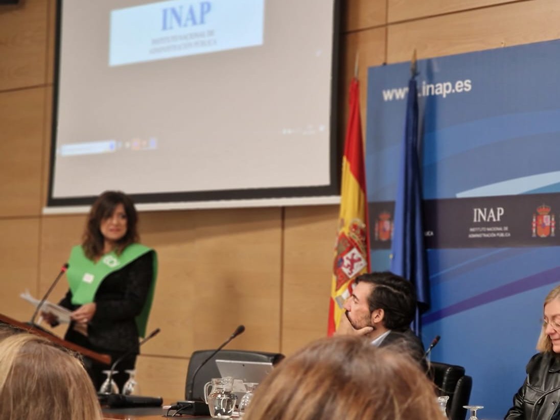 Aemet_Corpora's tweet photo. Nuestra compañera Estrella Gutiérrez, responsable de la implantación en AEMET de la RSC, ha participado en esta iniciativa del @INAP_ES en la @eoi para el desarrollo del liderazgo de las mujeres en la #AGE.
Un exigente programa que ha superado con éxito.
#SomosAemet #Lideras https://t.co/fQwHVPrRuE