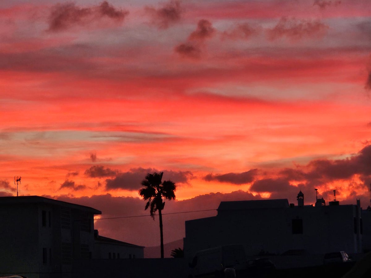 Puesta del Sol

#Lanzarote
#PuertoDelCarmen