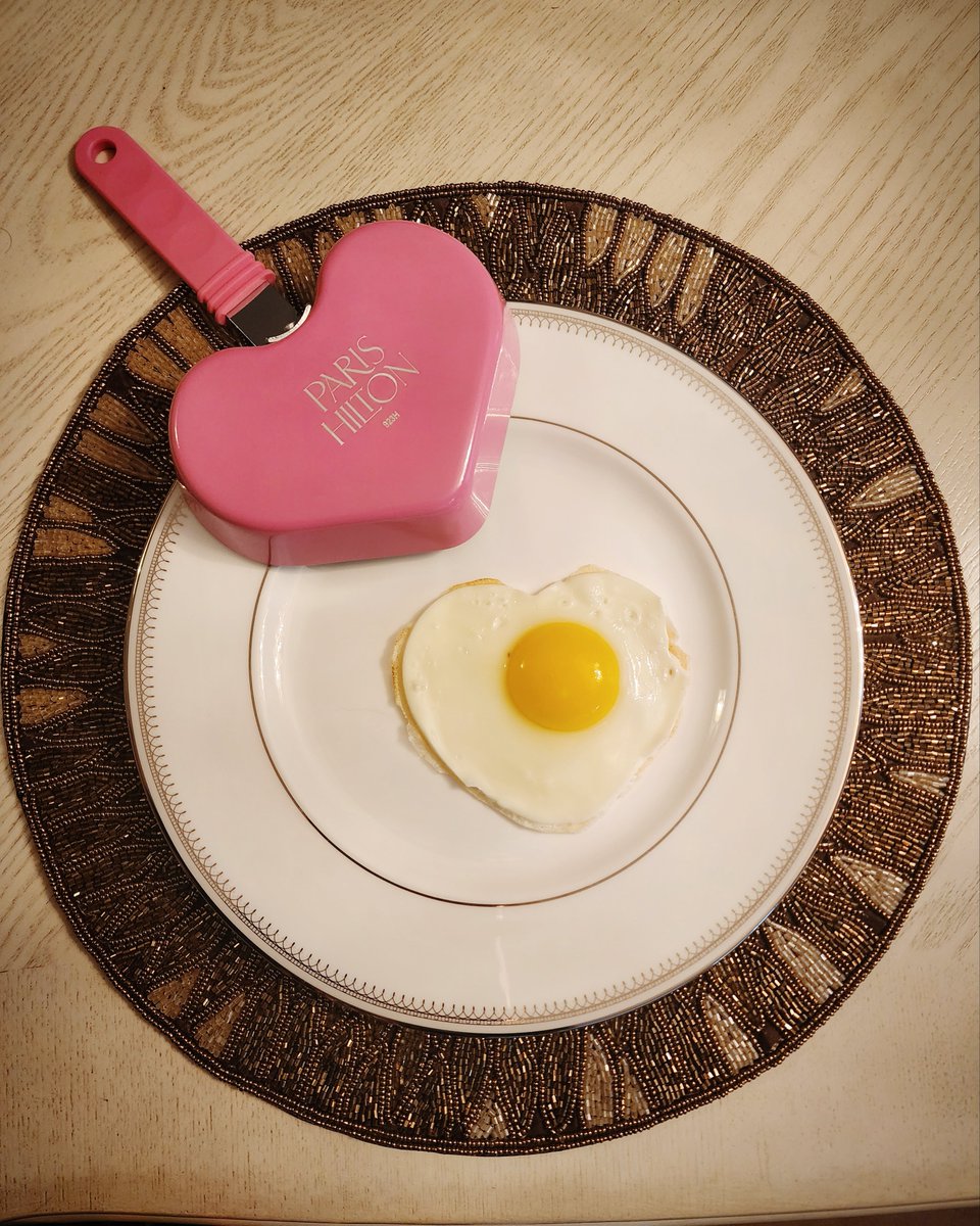EliteCityio's tweet image. Had to get this! My new cookware by Paris Hilton arrived today! 😍 Love it! 
#beAnIcon #Paris #sliving    #griddle #eggs #Food #foodphotography #foodie #pink 
@ParisHilton