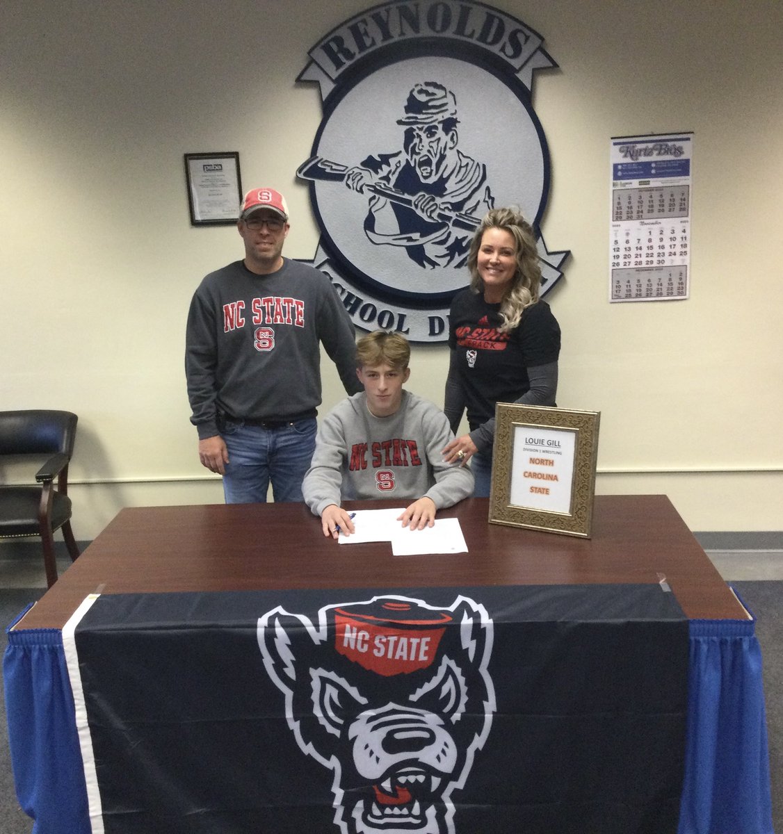 BobGreenburg's tweet photo. Congratulations Louie and family!!
Reynolds wrestling standout Louie Gill makes it official! @PackWrestle https://t.co/drI1yY6w7D