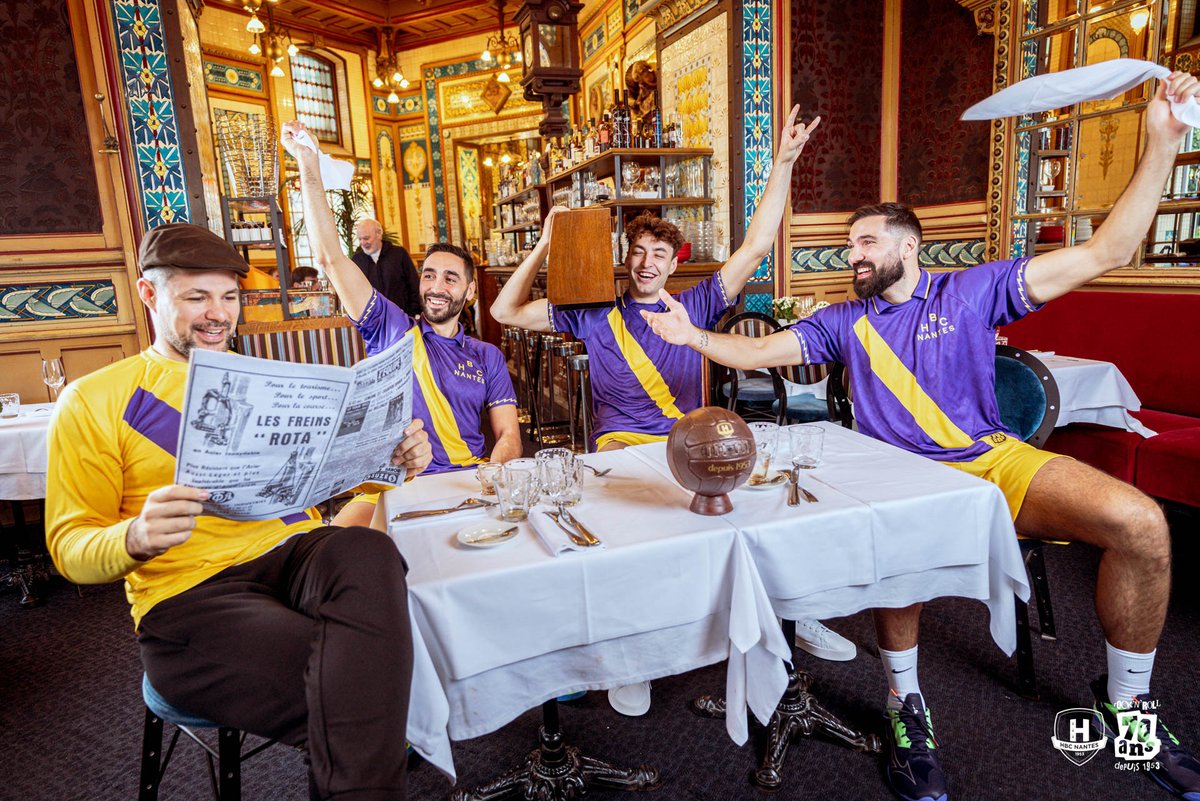 📸 Ils ne sont pas beaux nos Violets ? 😅

Toi aussi, porte ce maillot collector dès vendredi
➡️ boutique.hbcnantes.com/fr/accueil/289…

#70ansHBCNantes